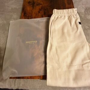 Essentials sweats CANARY